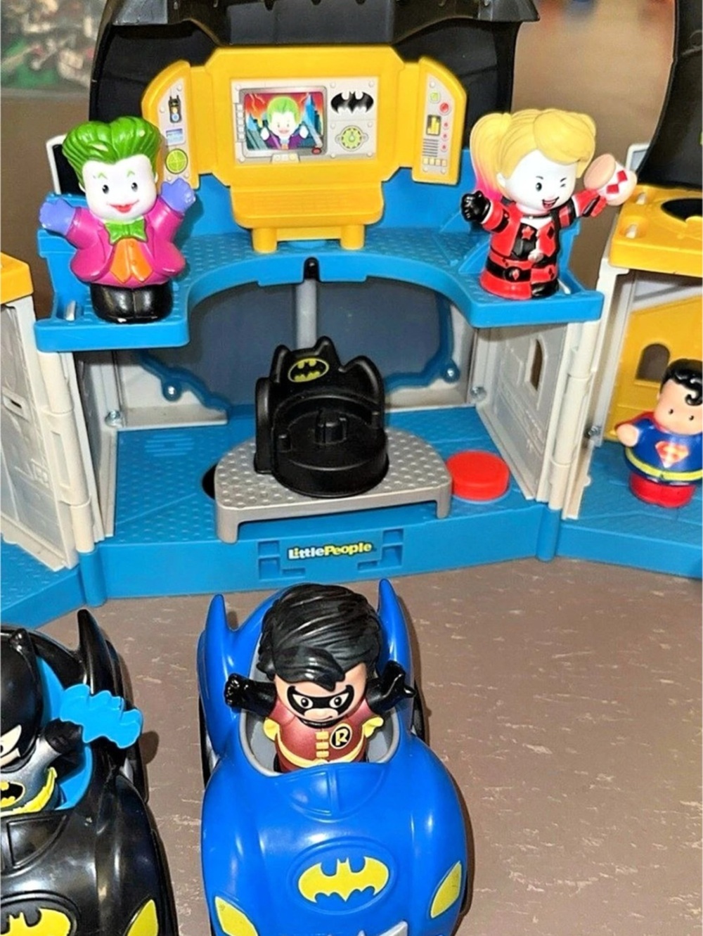 Little People Batman Playset with Vehicles - Picture 3 of 4